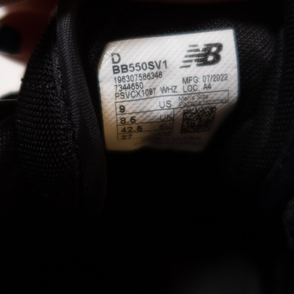 New Balance BB 550 in Black with White Detailing - Original Box Included - Picture 4 of 8
